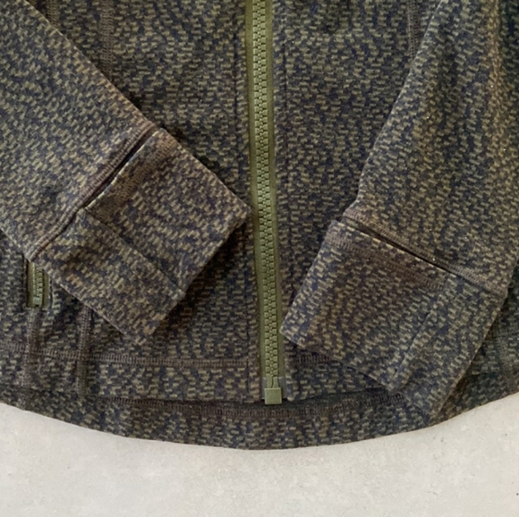 Lululemon Define Luon jacket. Size 10 - Picture 6 of 8